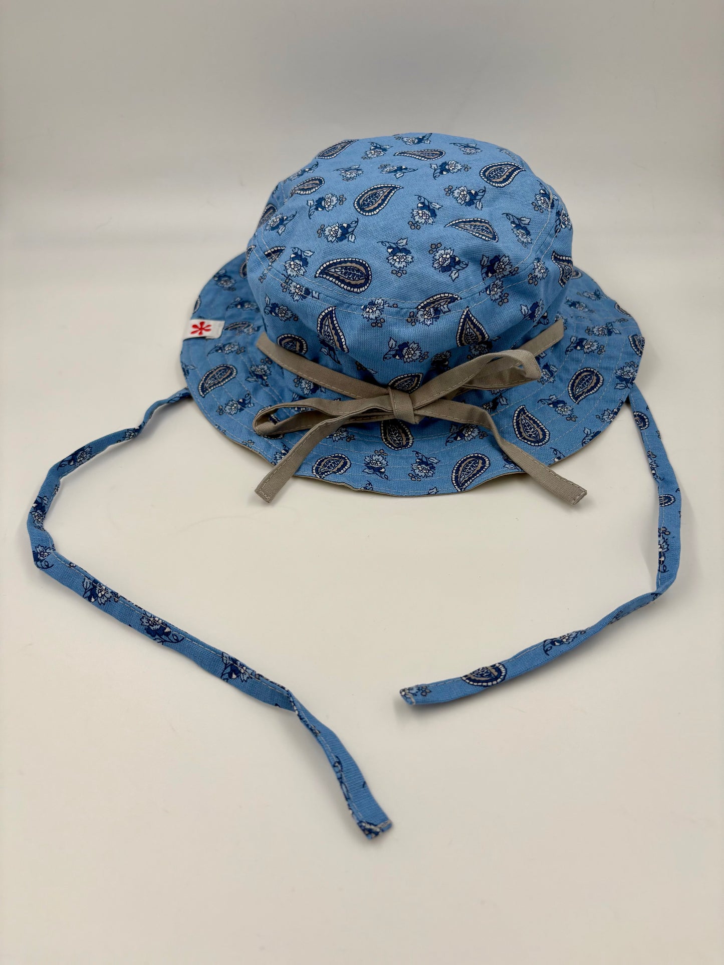 Bob réversible ficelles « Motifs » + Pochon assorti - Nourrisson/Enfant