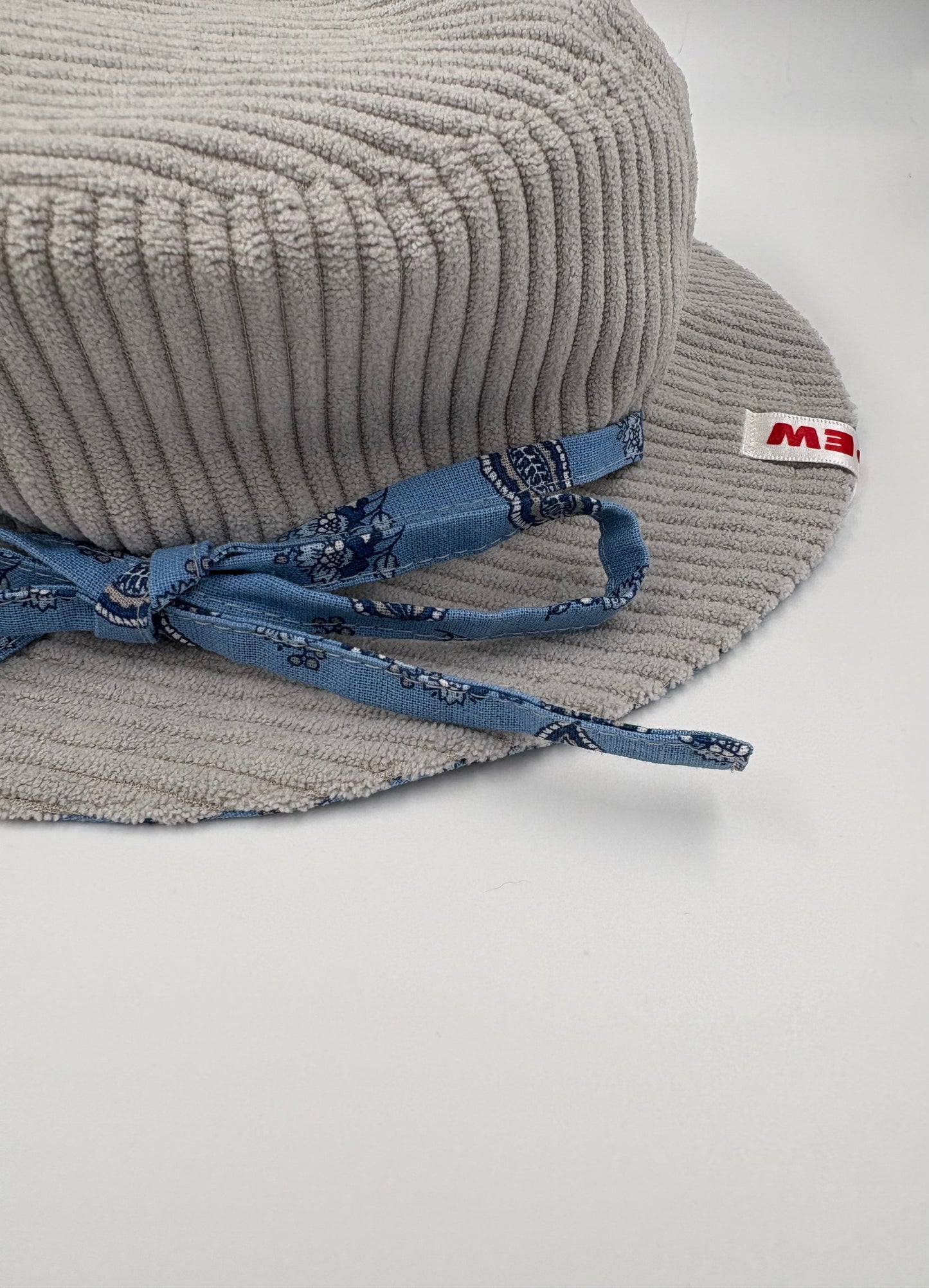 BOB RÉVERSIBLE ficelles « MOTIFS » + POCHON ASSORTI - Enfant