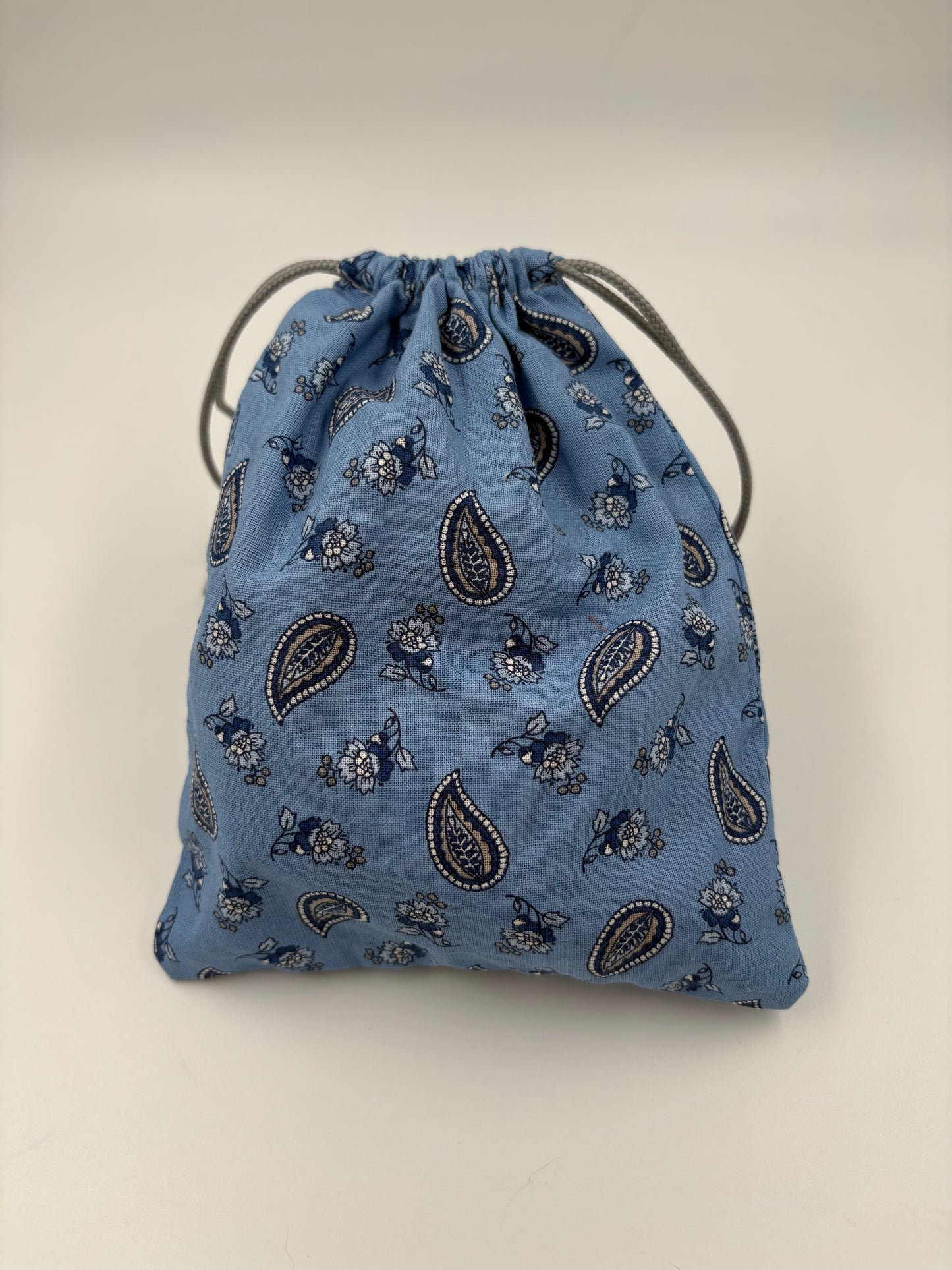 BOB RÉVERSIBLE ficelles « MOTIFS » + POCHON ASSORTI - Enfant