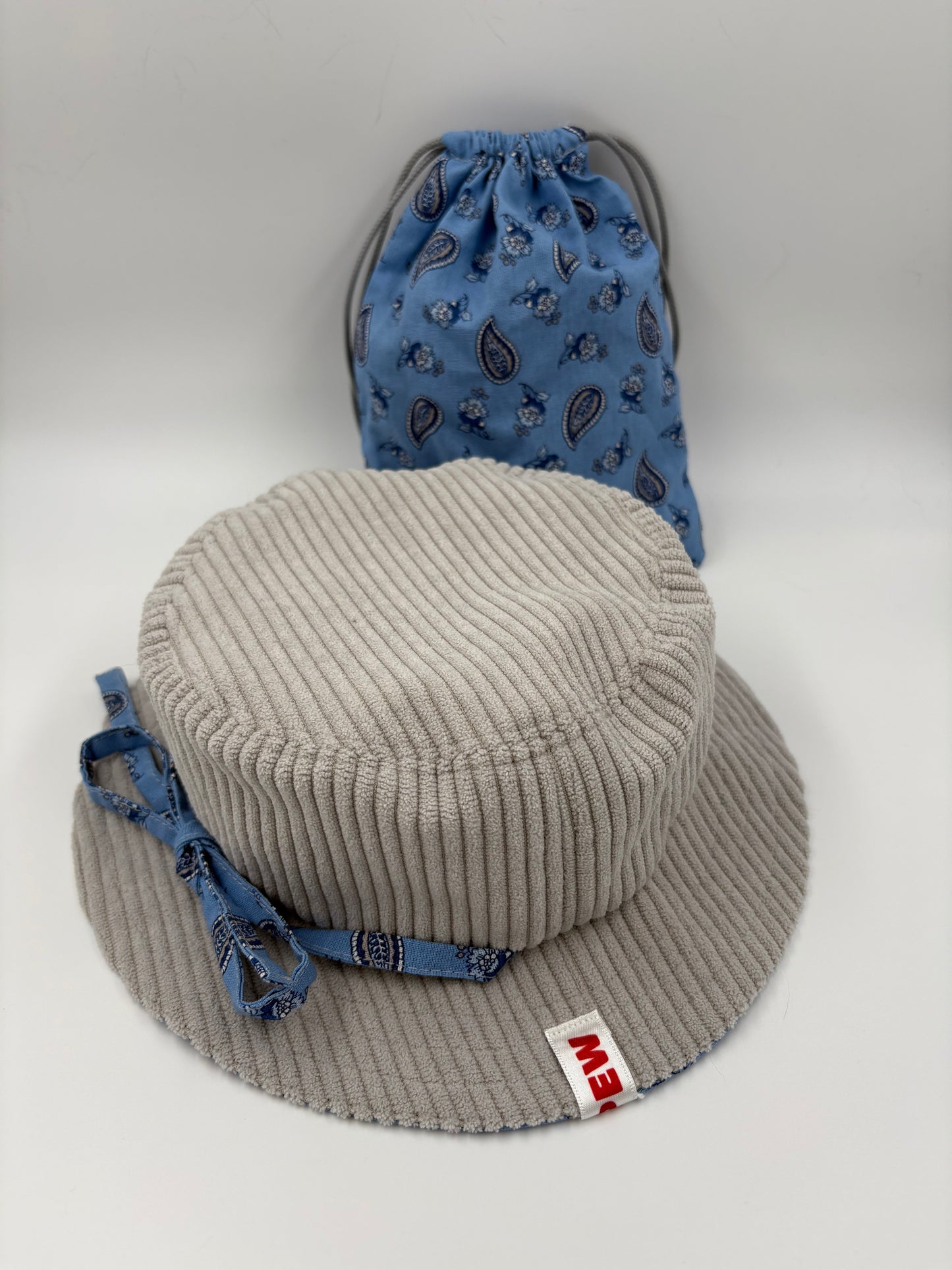 BOB RÉVERSIBLE ficelles « MOTIFS » + POCHON ASSORTI - Enfant