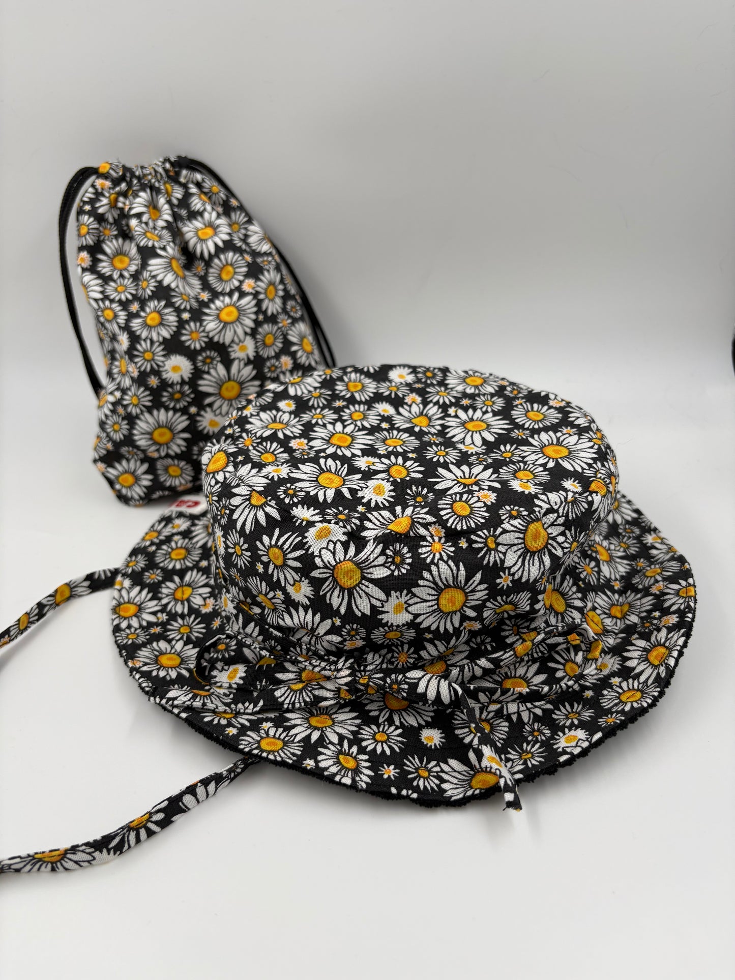 BOB RÉVERSIBLE ficelles « MOTIFS » + POCHON ASSORTI - Enfant